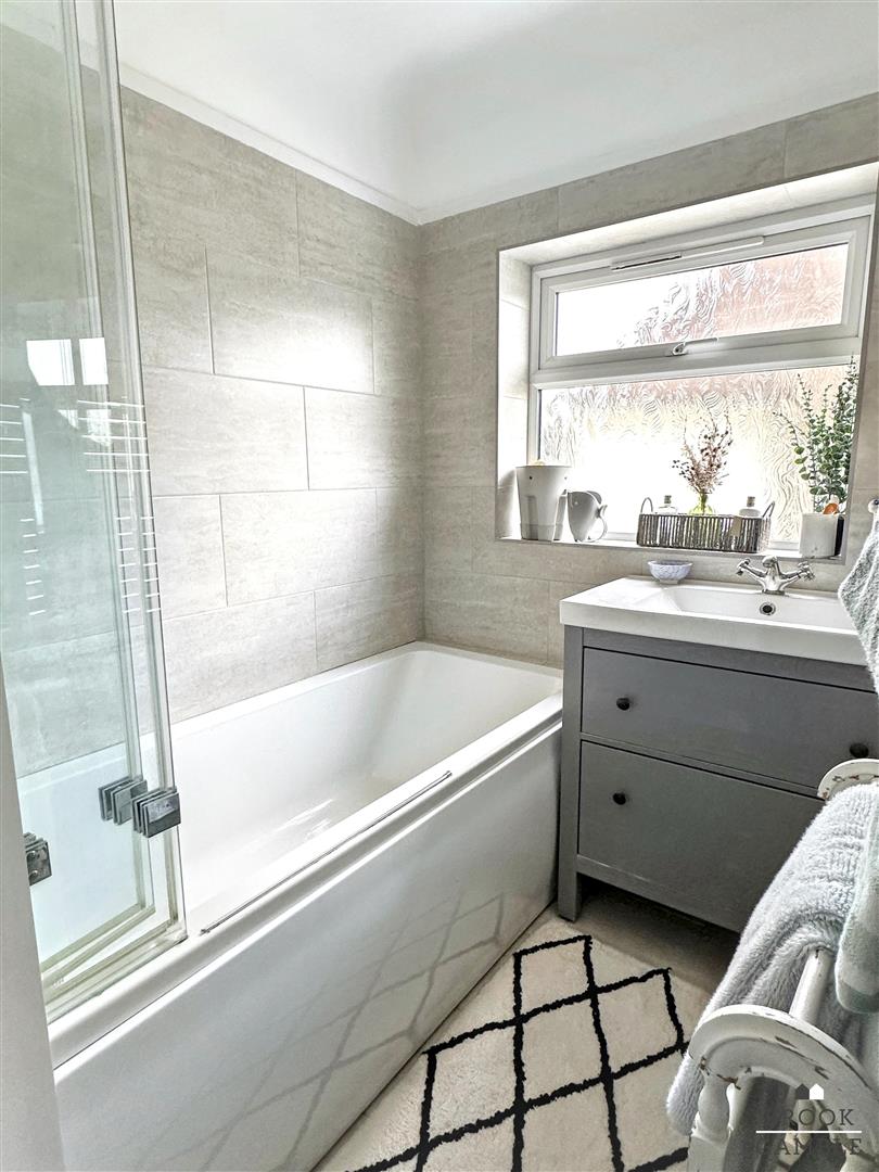 3 Bedroom House. Lawns Avenue in Eastbourne,  38